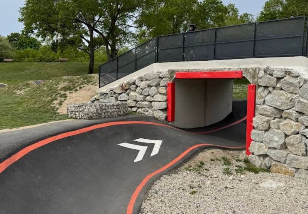Photo du pont présent sur le pumptrack de champigny sur Marne.