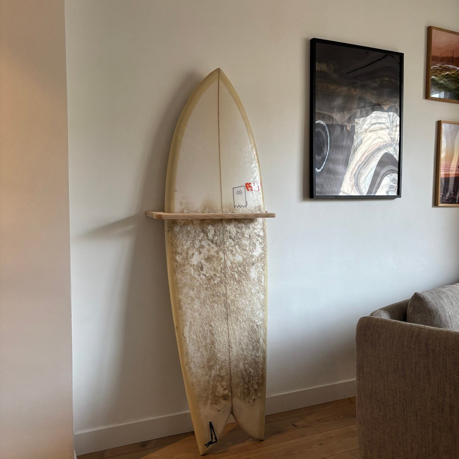 Vertical Floor Surf Storage